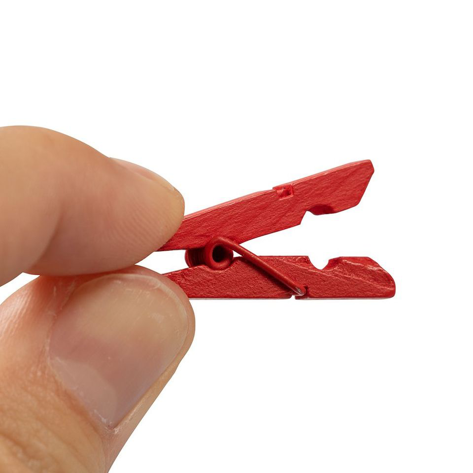Bright Red Medium/Large 1 3/8 Inch Wood Clips - 20 Pack