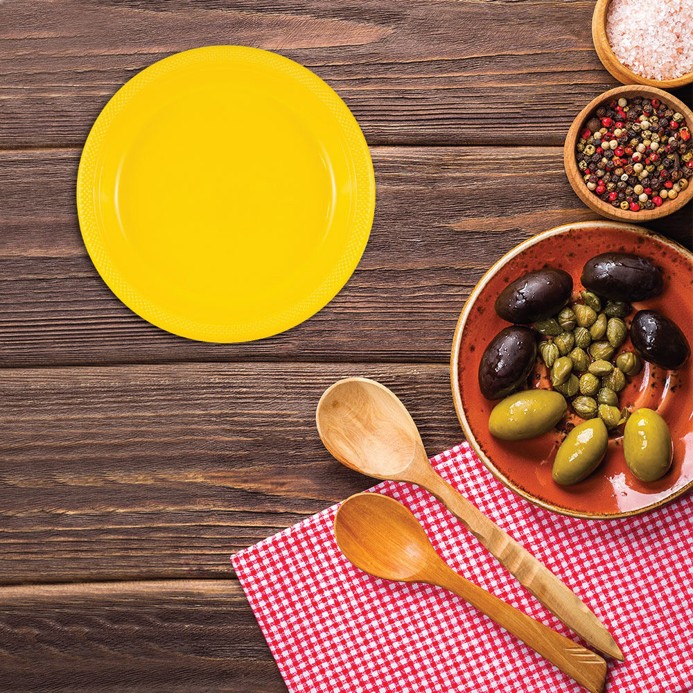 Yellow Small Plastic Plates (7 Inch) - 20 Pack