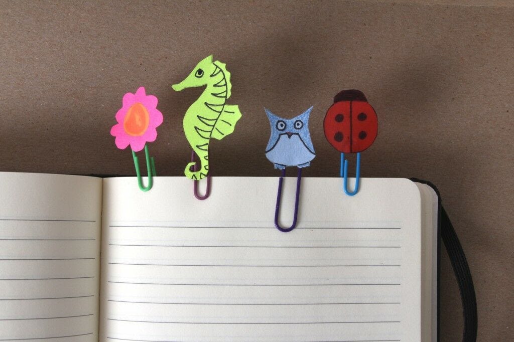 Completed DIY paperclip bookmarks DIY paperclip bookmarks finished
