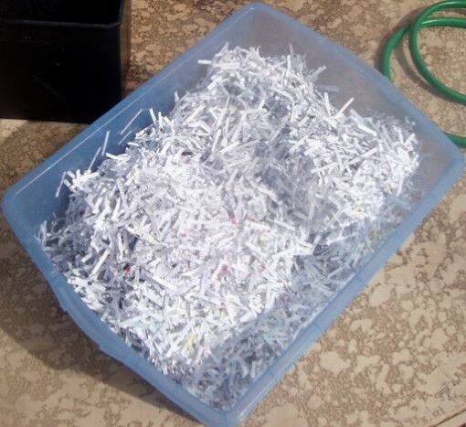 litter box, shredded paper, ways to recycle shredded paper