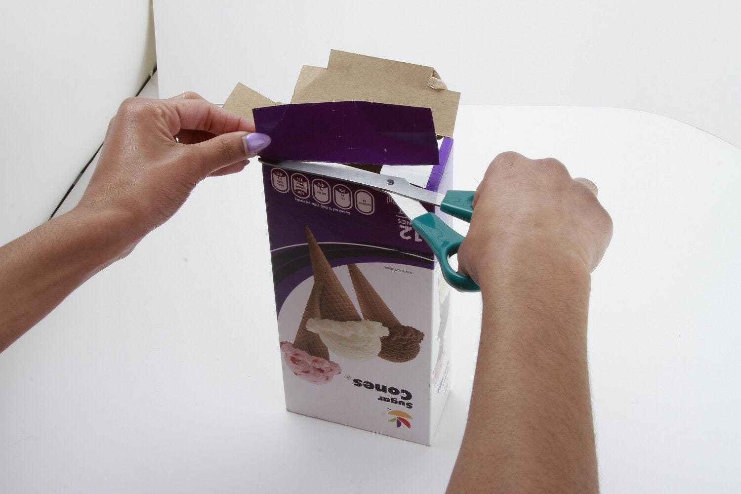 cutting ice cream cone box