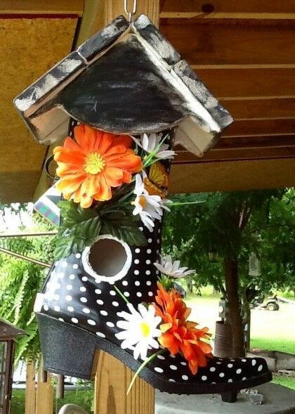 black boot bird house w flowers