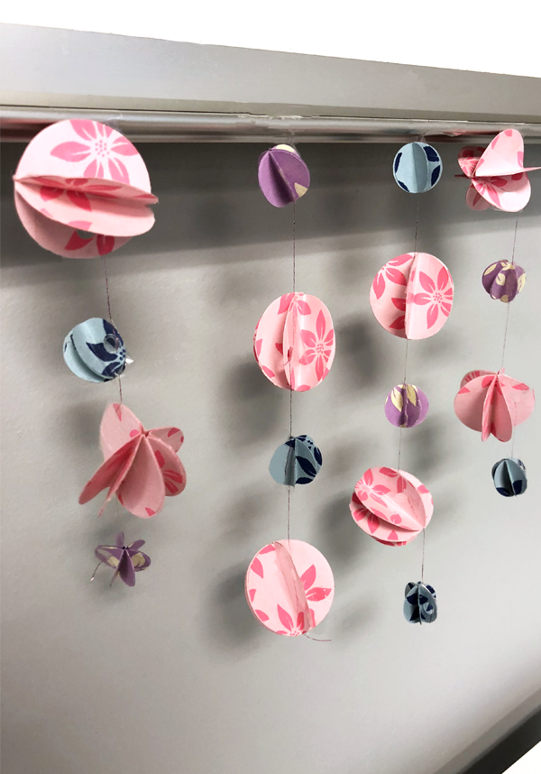 How to Make a 3D Paper Garland, paper chandelier, 3D paper